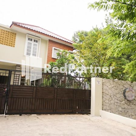Fazza Syariah Mitra Reddoorz Hotel Jakarta Exterior photo