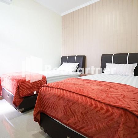 Fazza Syariah Mitra Reddoorz Hotel Jakarta Exterior photo