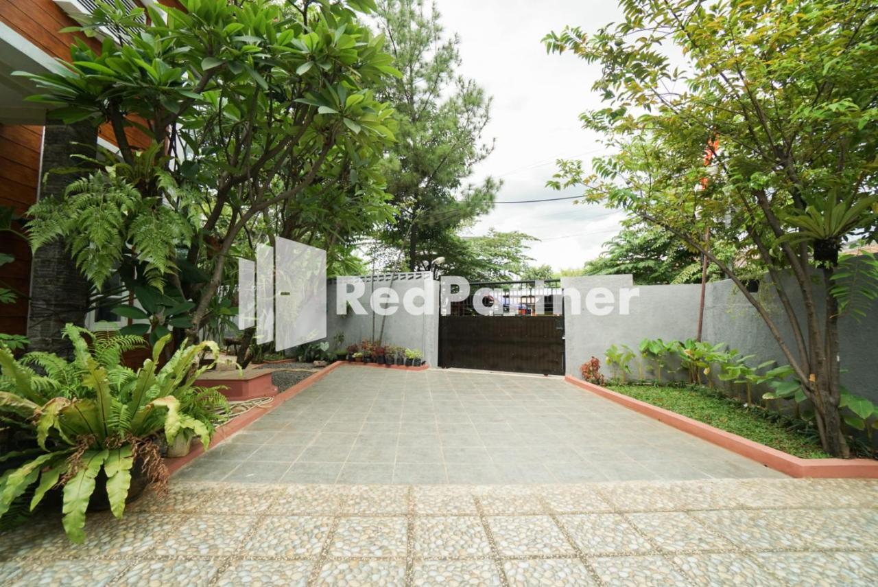 Fazza Syariah Mitra Reddoorz Hotel Jakarta Exterior photo