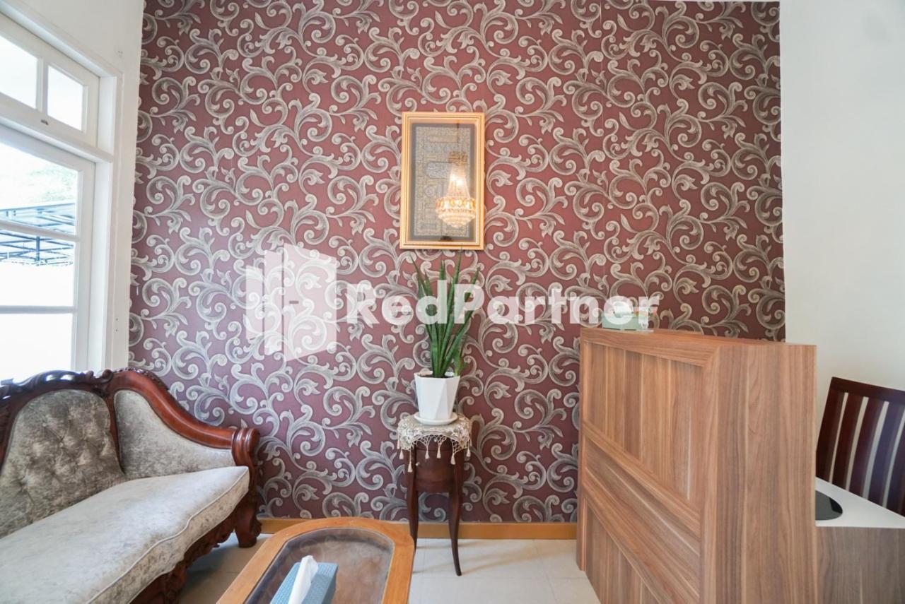 Fazza Syariah Mitra Reddoorz Hotel Jakarta Exterior photo