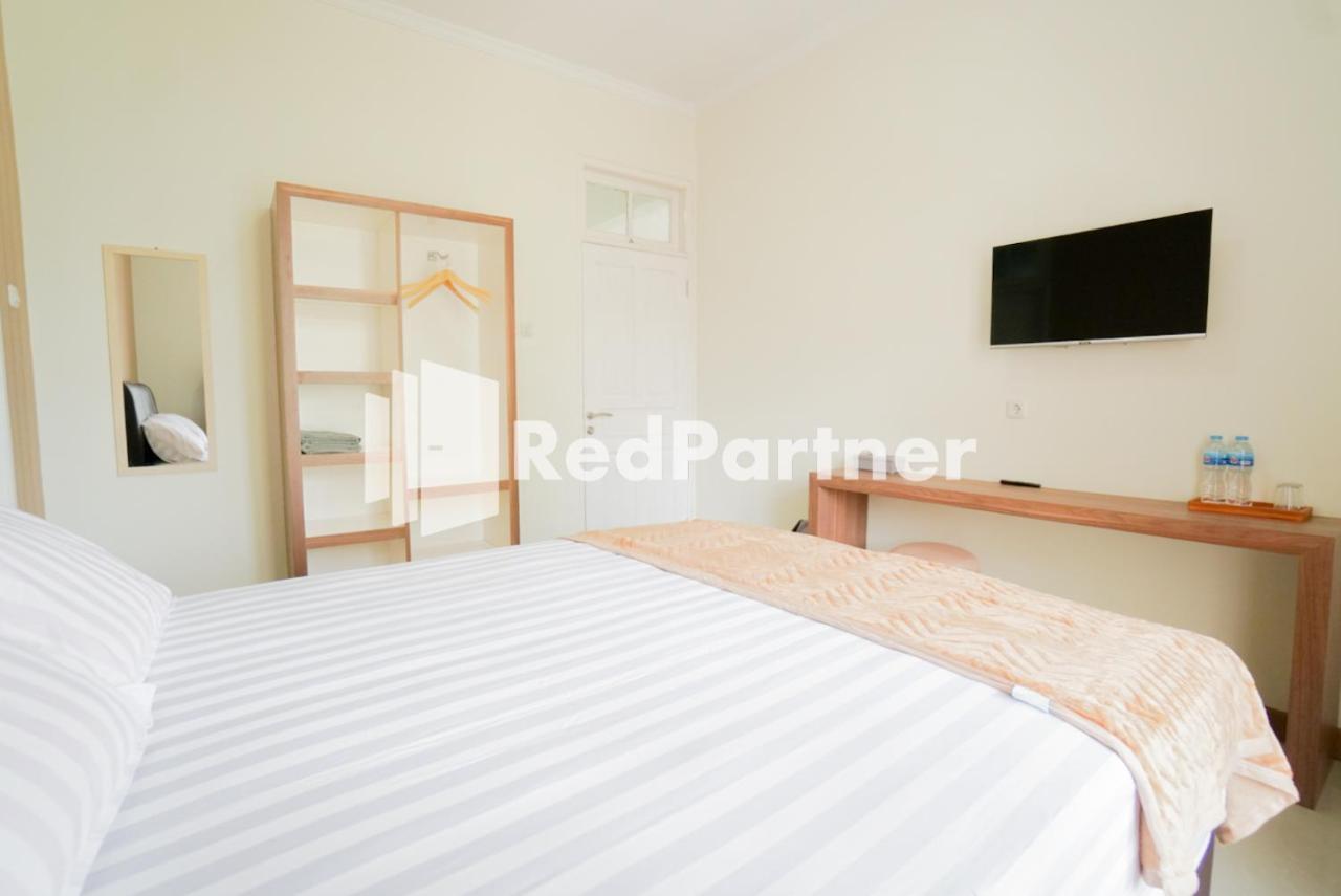 Fazza Syariah Mitra Reddoorz Hotel Jakarta Exterior photo