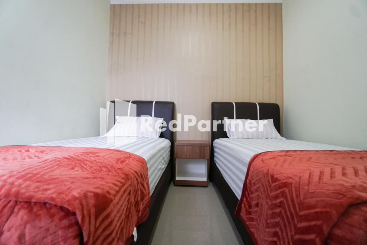 Fazza Syariah Mitra Reddoorz Hotel Jakarta Exterior photo