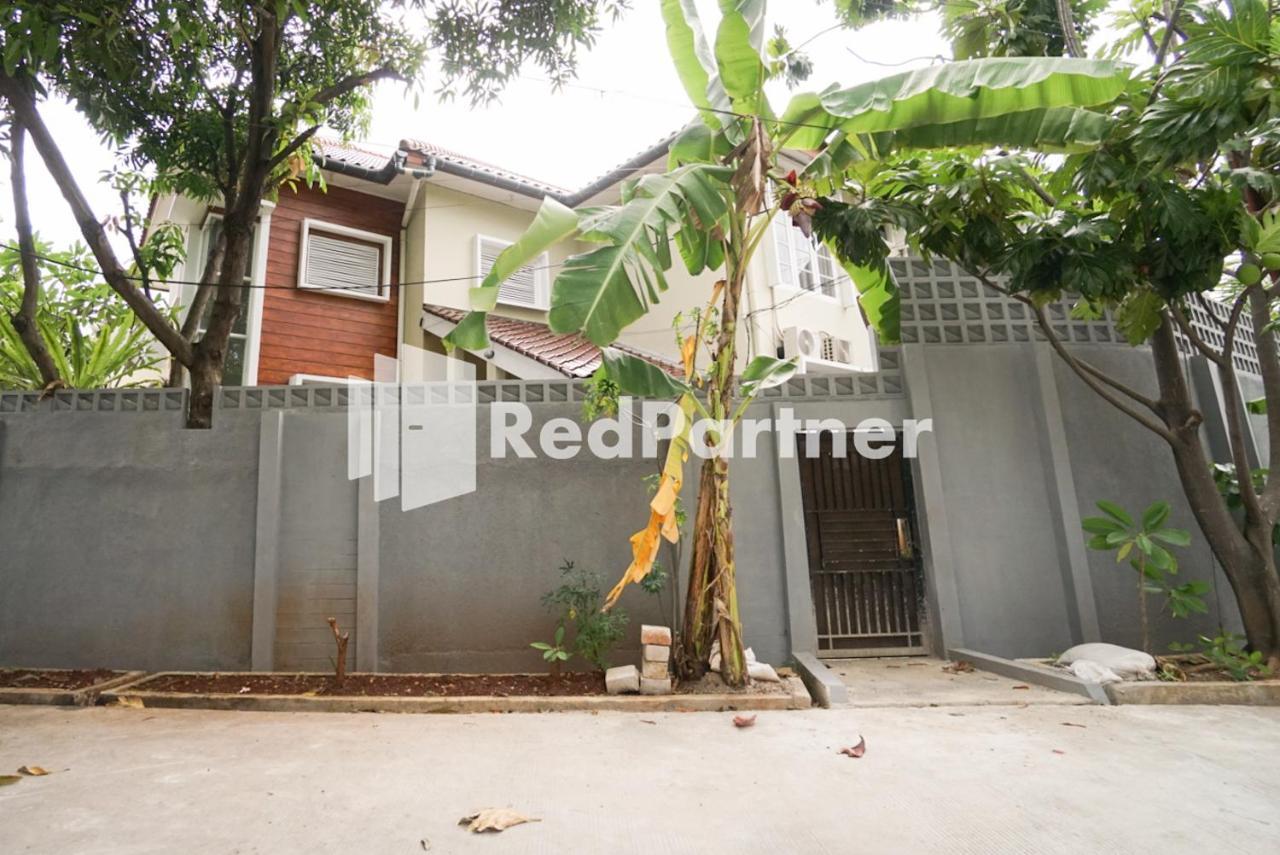 Fazza Syariah Mitra Reddoorz Hotel Jakarta Exterior photo