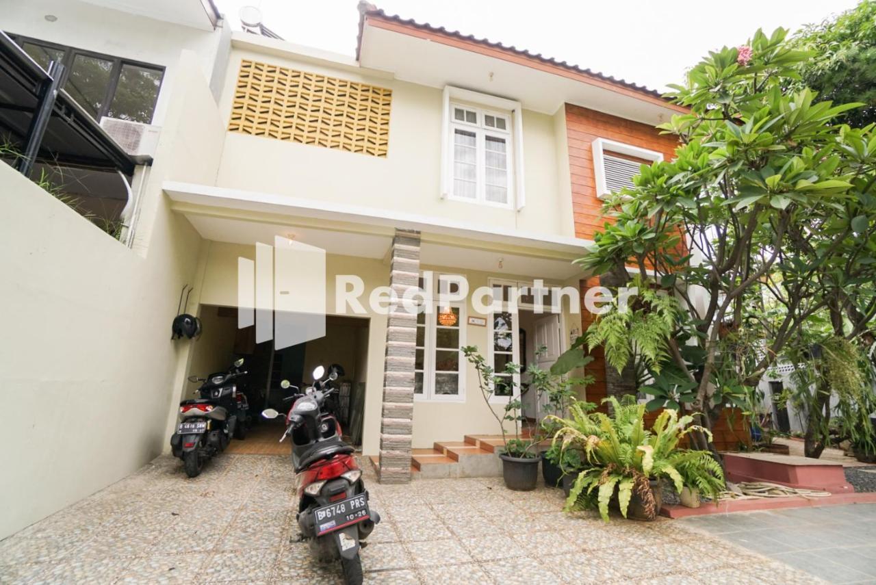 Fazza Syariah Mitra Reddoorz Hotel Jakarta Exterior photo