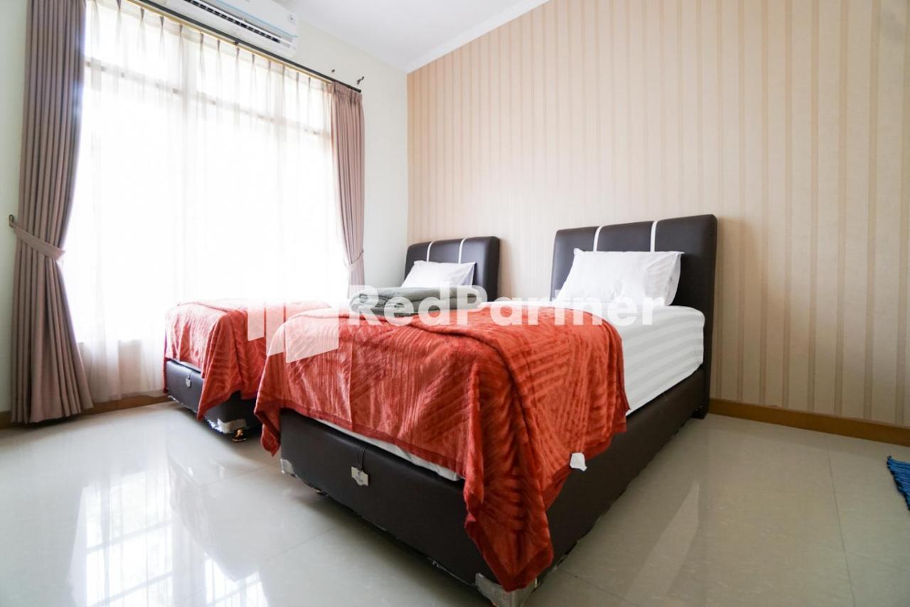 Fazza Syariah Mitra Reddoorz Hotel Jakarta Exterior photo