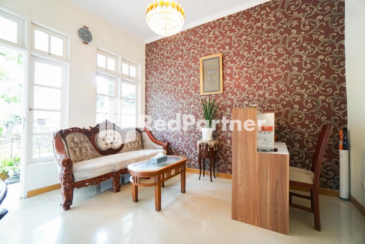 Fazza Syariah Mitra Reddoorz Hotel Jakarta Exterior photo
