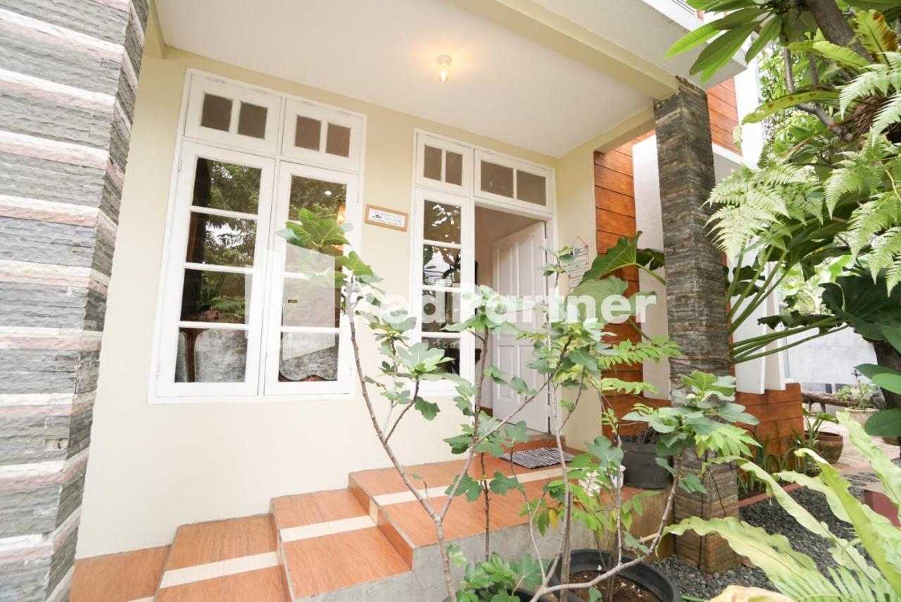 Fazza Syariah Mitra Reddoorz Hotel Jakarta Exterior photo