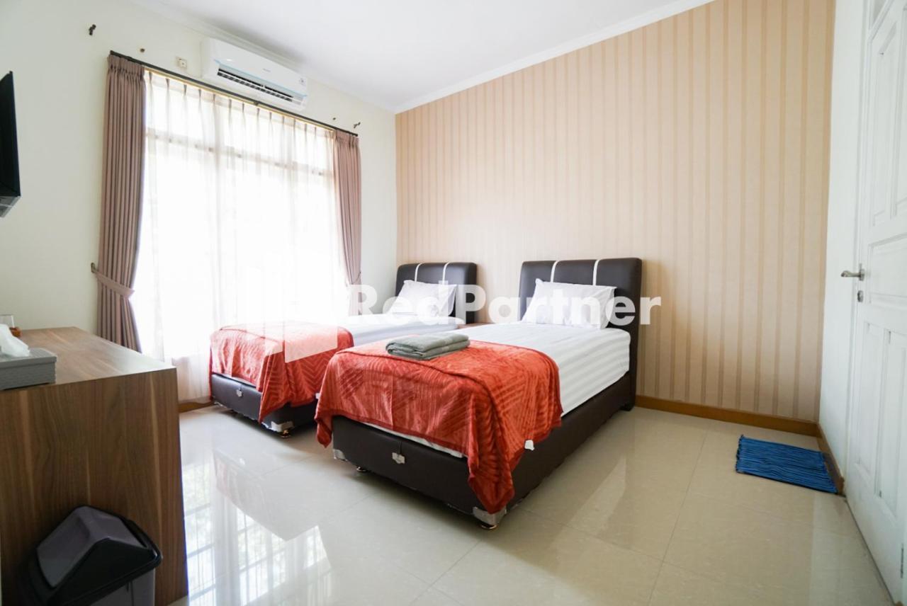 Fazza Syariah Mitra Reddoorz Hotel Jakarta Exterior photo