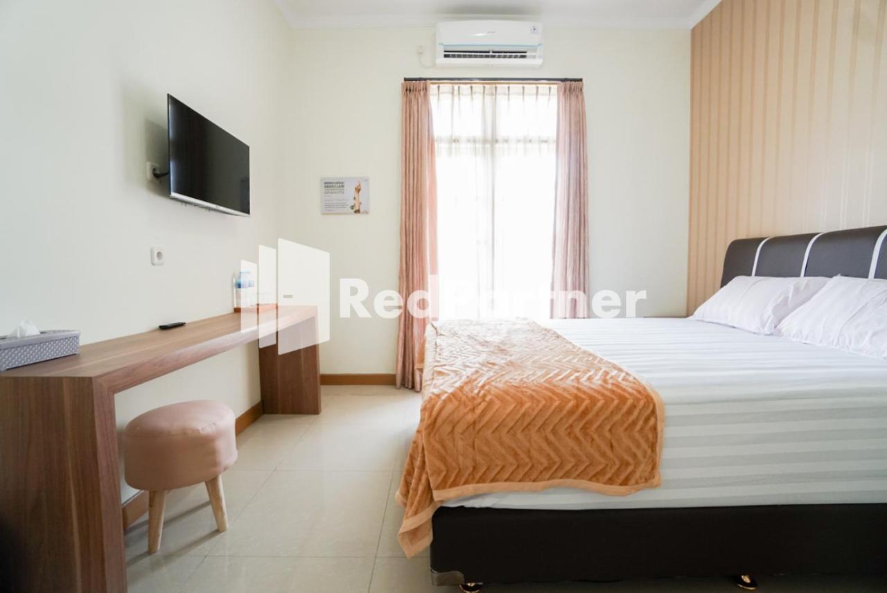 Fazza Syariah Mitra Reddoorz Hotel Jakarta Exterior photo